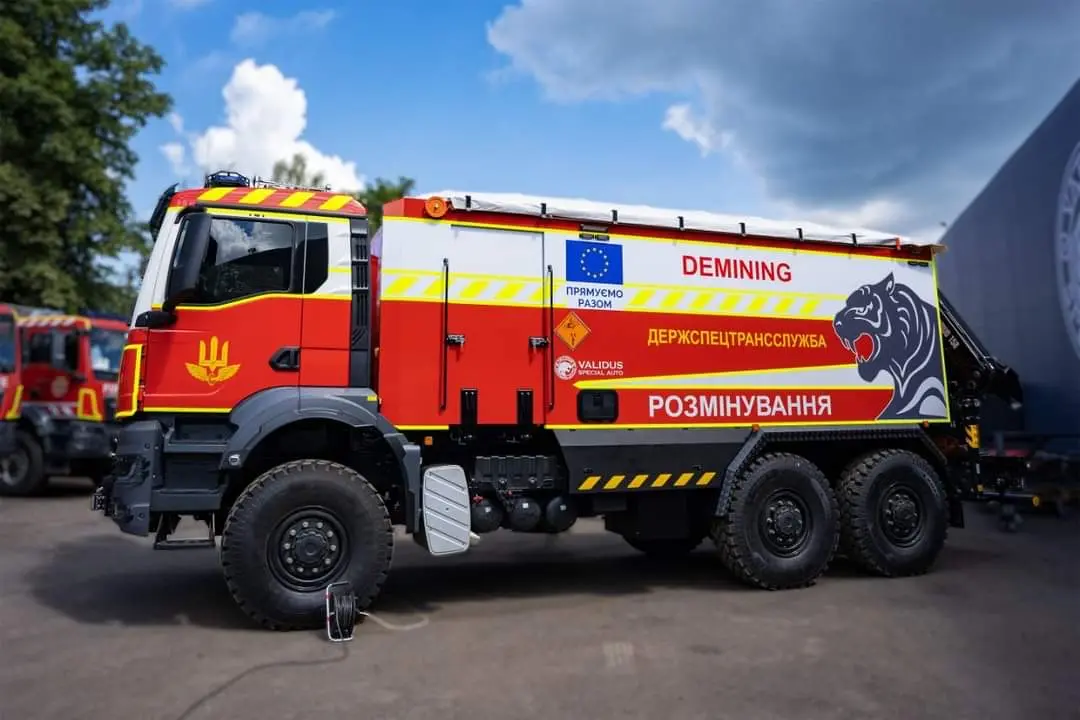 Державна спецслужба транспорту отримала піротехнічні машини для перевезення вибухонебезпечних предметів великого калібру, куплені ЄС