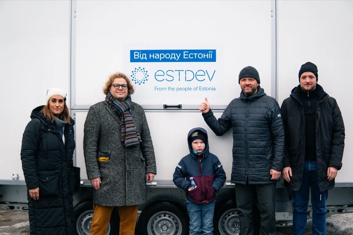 Естонія передала Нацполіції Житомирщини унікальне модульне містечко для саперів