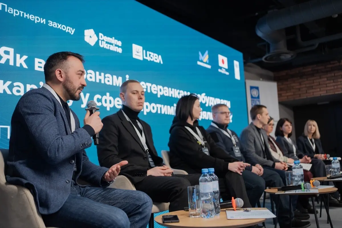 ПРООН презентувала посібник для ветеранів та ветеранок про кар’єру у сфері протимінної діяльності