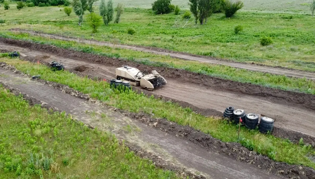 Важка машина для розмінування MV-10, яка частково виготовляється в Україні, успішно пройшла сертифікацію