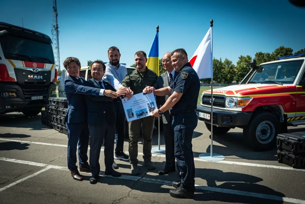 Японія передала ДСНС машини для розмінування та новітні міношукачі